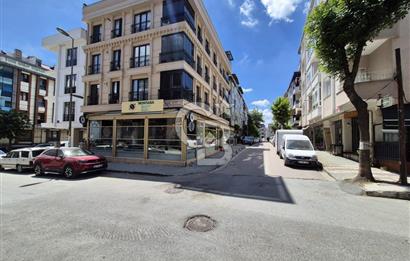 Avcılar Öğretmenler Cad. Yoğun Yaya Trafiğinde Köşe Dükkan