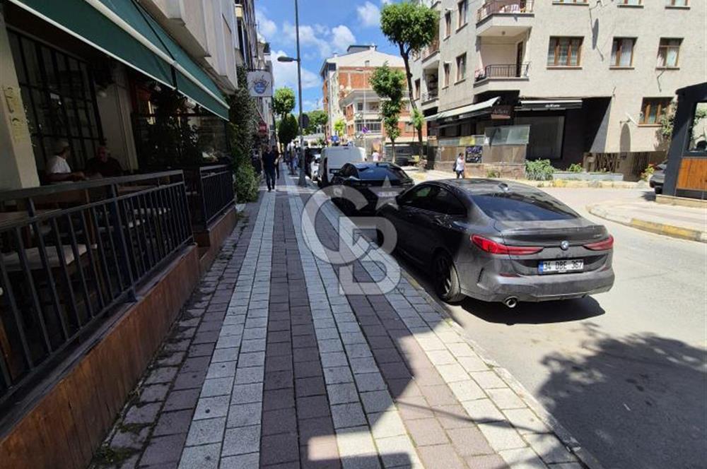 Avcılar Öğretmenler Cad. Yoğun Yaya Trafiğinde Köşe Dükkan