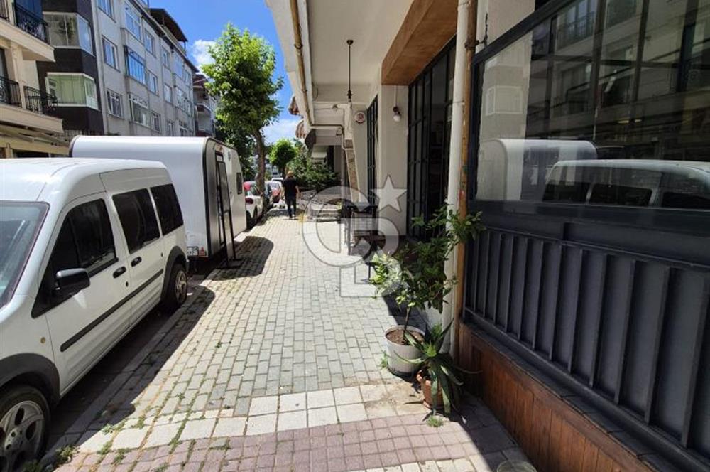 Avcılar Öğretmenler Cad. Yoğun Yaya Trafiğinde Köşe Dükkan