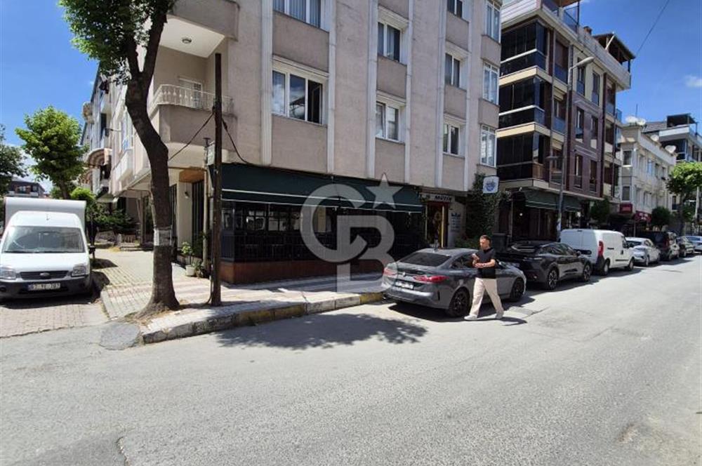 Avcılar Öğretmenler Cad. Yoğun Yaya Trafiğinde Köşe Dükkan