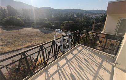 EVONADAN YENİ FOÇADA 1.5+1 DENİZE 1KM MESAFEDE EŞYALI DAİRE