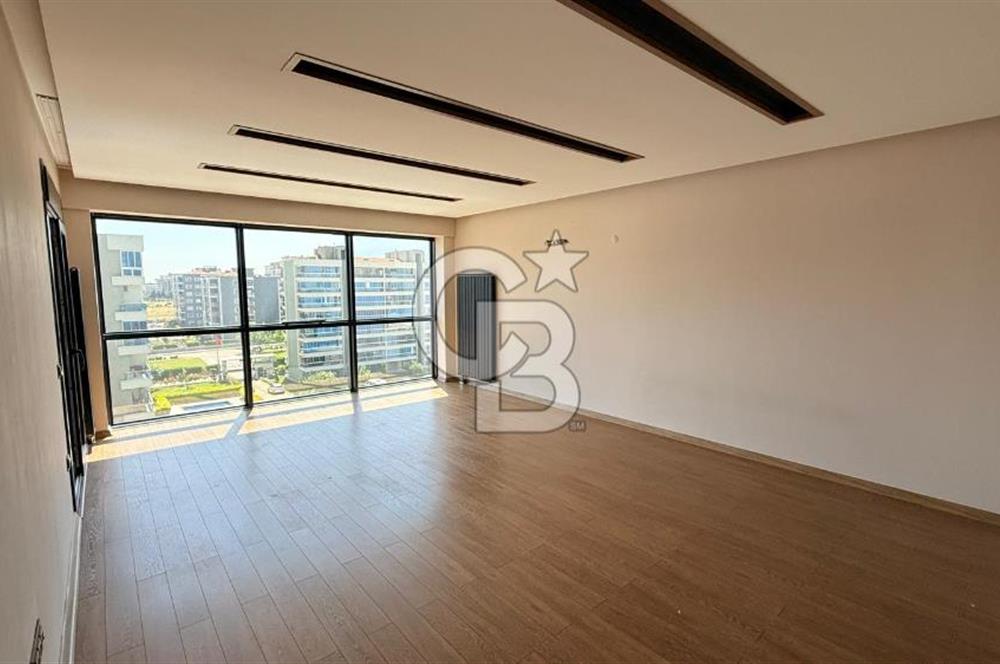 EVONADAN GÜZELYURTTA EN GÖZDE SİTEDE KİRALIK 4+1 DAİRE FIRSATI