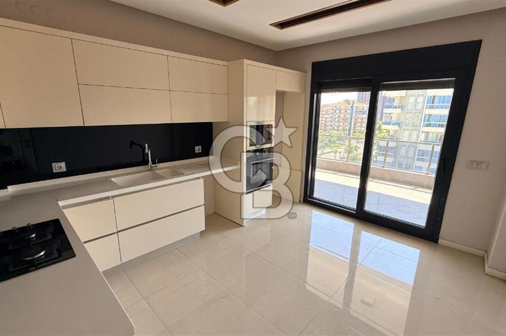 EVONADAN GÜZELYURTTA EN GÖZDE SİTEDE KİRALIK 4+1 DAİRE FIRSATI