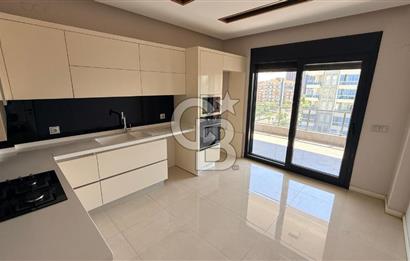 EVONADAN GÜZELYURTTA EN GÖZDE SİTEDE KİRALIK 4+1 DAİRE FIRSATI