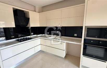EVONADAN GÜZELYURTTA EN GÖZDE SİTEDE KİRALIK 4+1 DAİRE FIRSATI