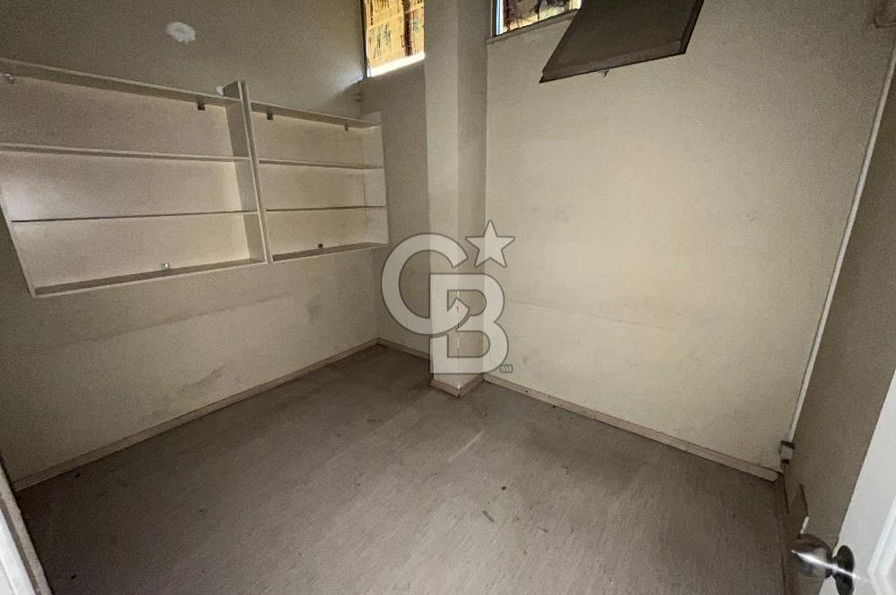Ümraniye İstiklal 250m² 14.75 m. Cepheli Bacalı Kiralık Dükkan