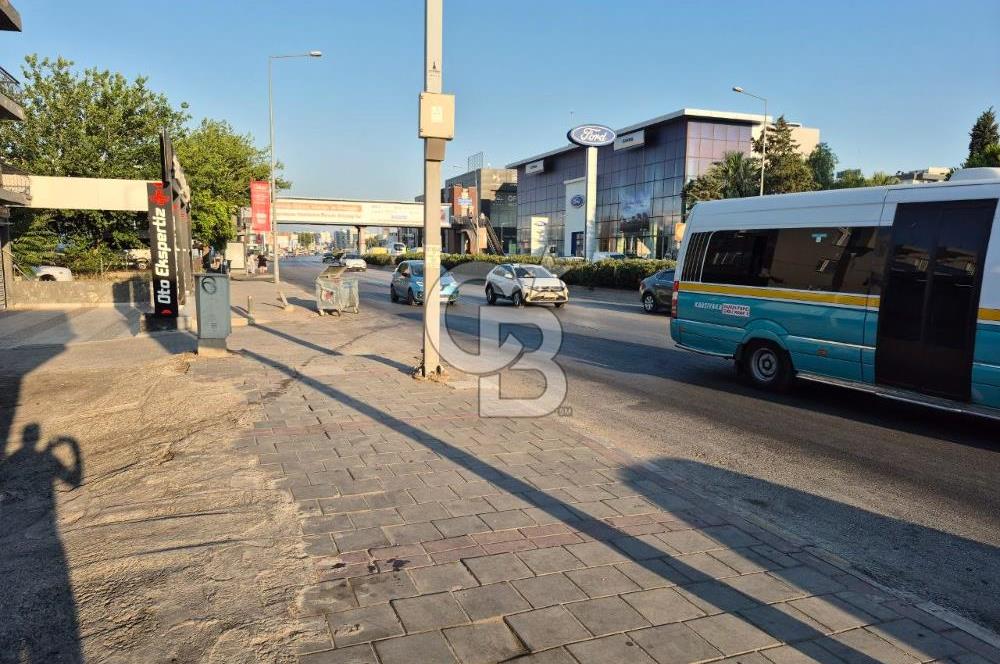 Karşıyaka Cumhuriyet Anadolu Caddesi'nde Değerli Arsa