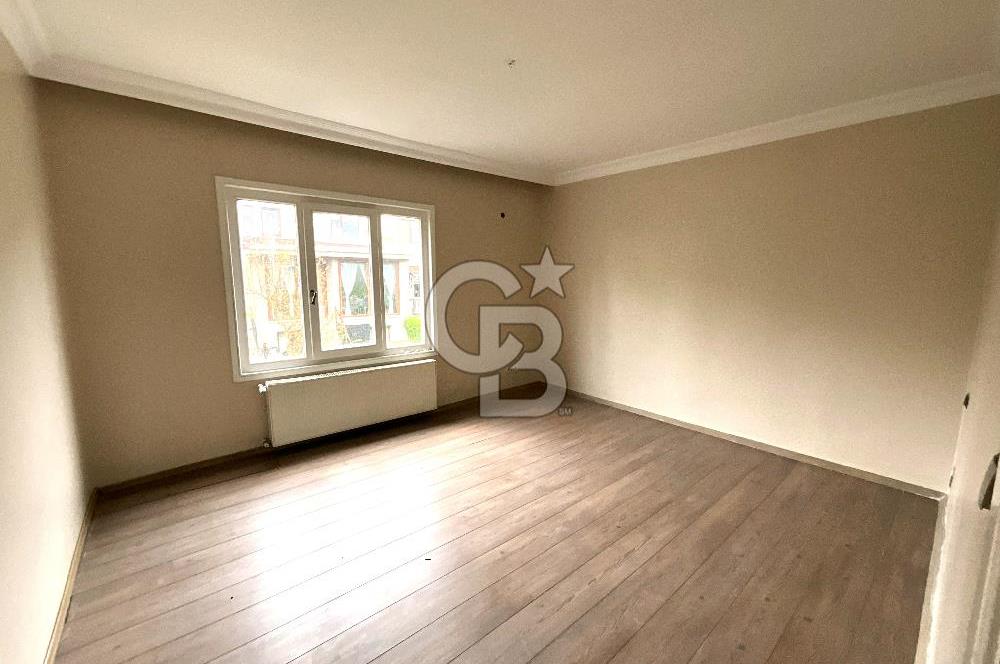 Esenkent'te Havuzlu Sitede Kiralık Geniş Villa