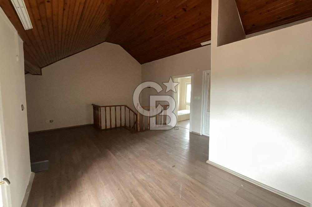 Esenkent'te Havuzlu Sitede Kiralık Geniş Villa