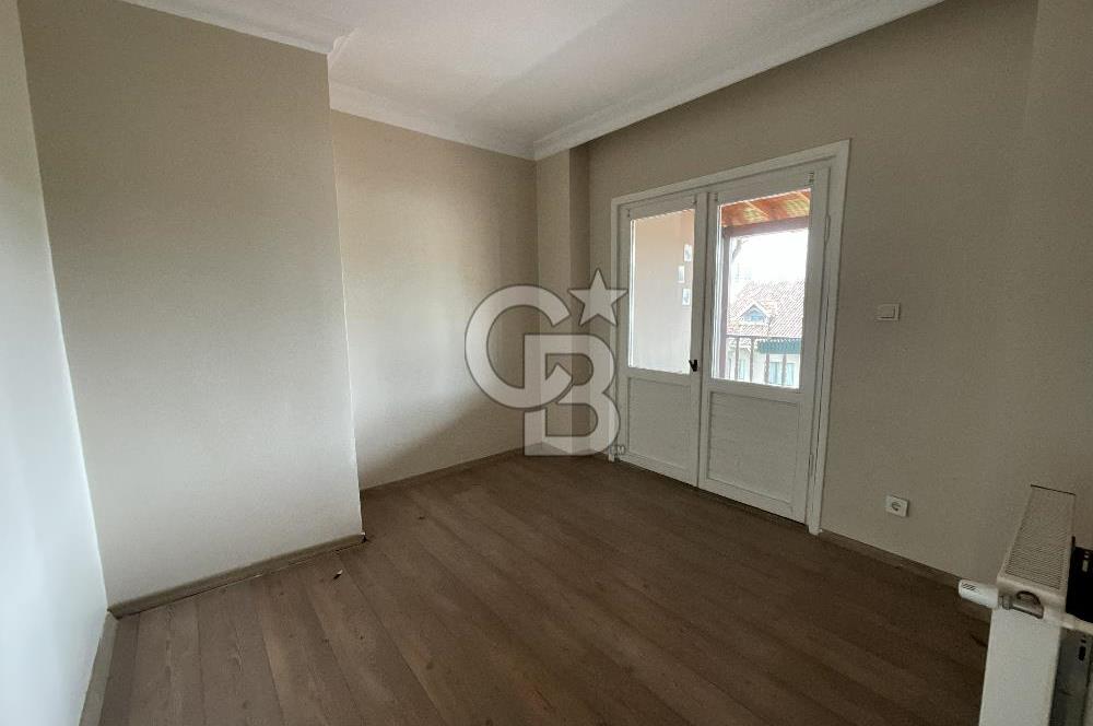 Esenkent'te Havuzlu Sitede Kiralık Geniş Villa
