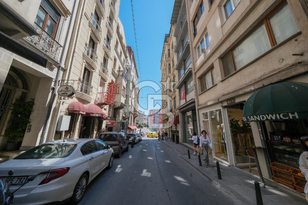 BEYOĞLU ASMALIDA CD ÜZERİ YANGIN MERDİVENLİ KİRALIK TİCARİ BİNA