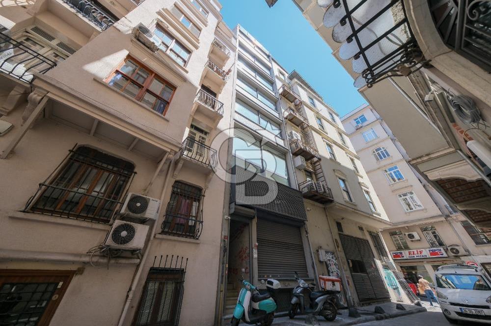BEYOĞLU ASMALIDA CD ÜZERİ YANGIN MERDİVENLİ KİRALIK TİCARİ BİNA
