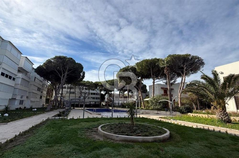 Çeşme Boyalıkta Denize Sıfır,Havuzlu,Plajlı Lüks Dubleks 3+1