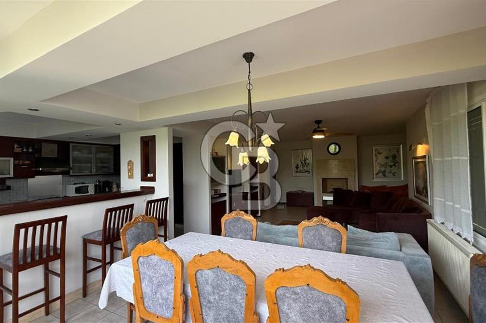 Çeşme Boyalıkta Denize Sıfır,Havuzlu,Plajlı Lüks Dubleks 3+1
