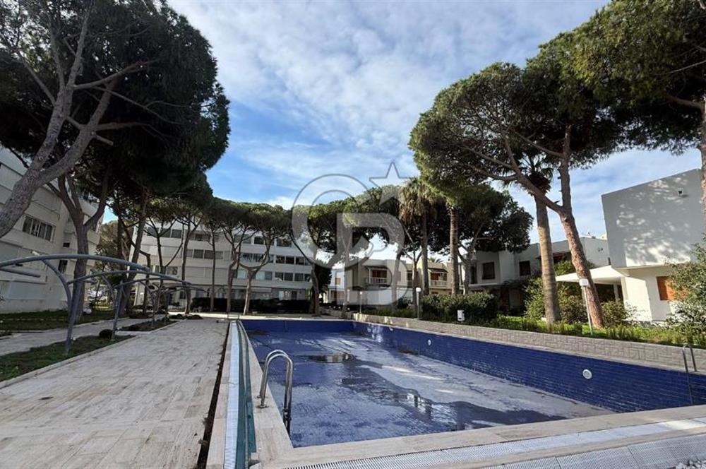 Çeşme Boyalıkta Denize Sıfır,Havuzlu,Plajlı Lüks Dubleks 3+1