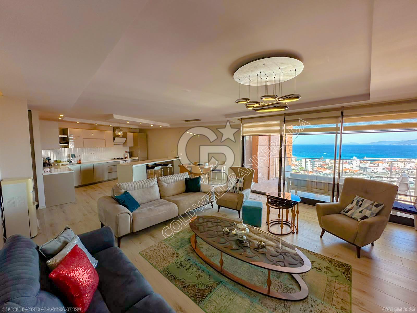 Kuşadası Terrace Ada Sitesi'nde Panoramik Deniz Manzaralı Satılık 3+1 Lüks Daire