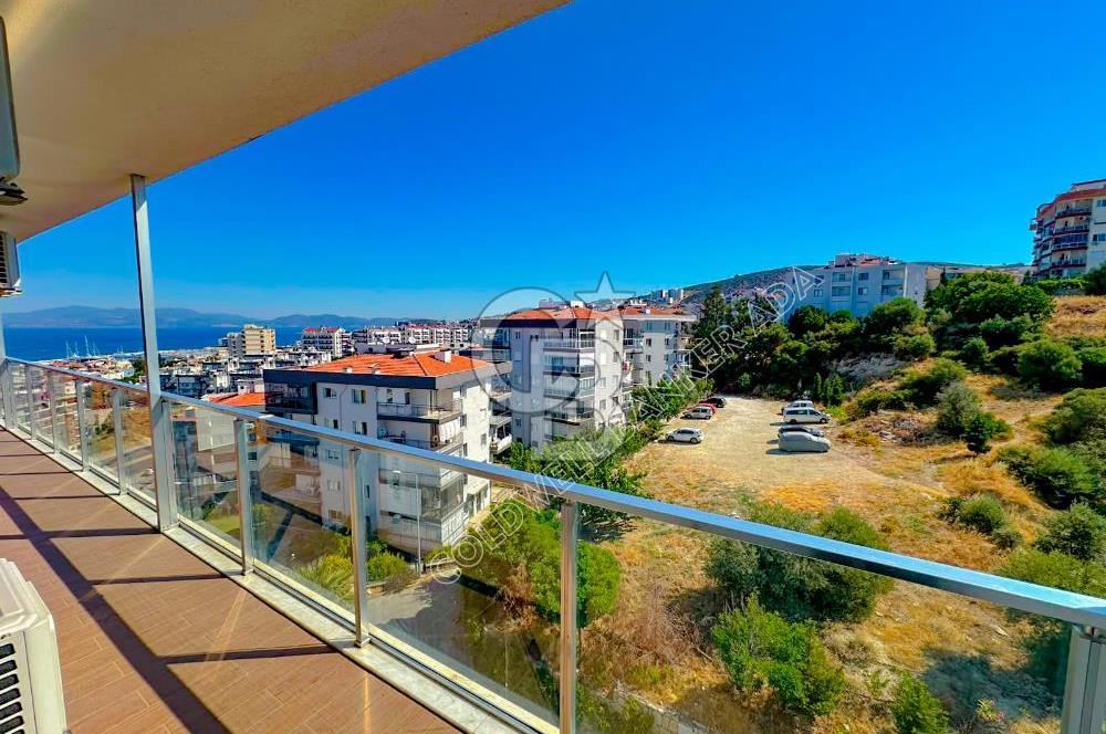 Kuşadası Terrace Ada Sitesi'nde Panoramik Deniz Manzaralı Satılık 3+1 Lüks Daire