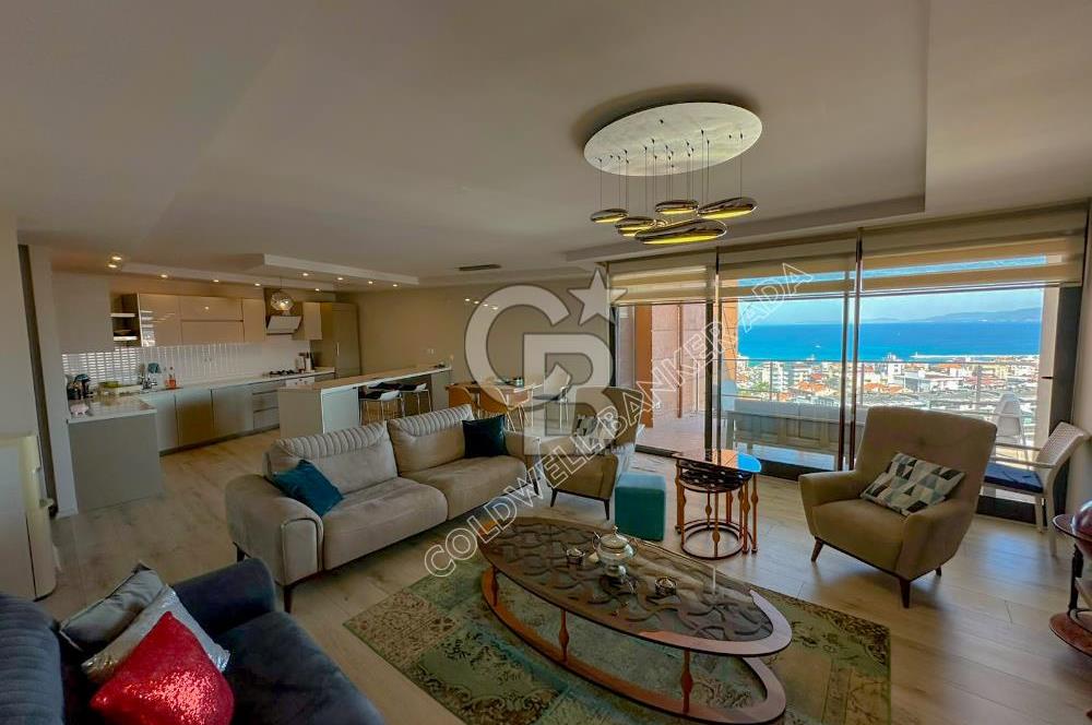 Kuşadası Terrace Ada Sitesi'nde Panoramik Deniz Manzaralı Satılık 3+1 Lüks Daire