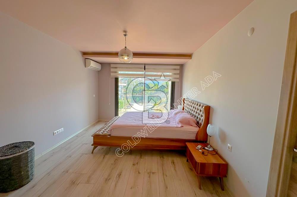 Kuşadası Terrace Ada Sitesi'nde Panoramik Deniz Manzaralı Satılık 3+1 Lüks Daire