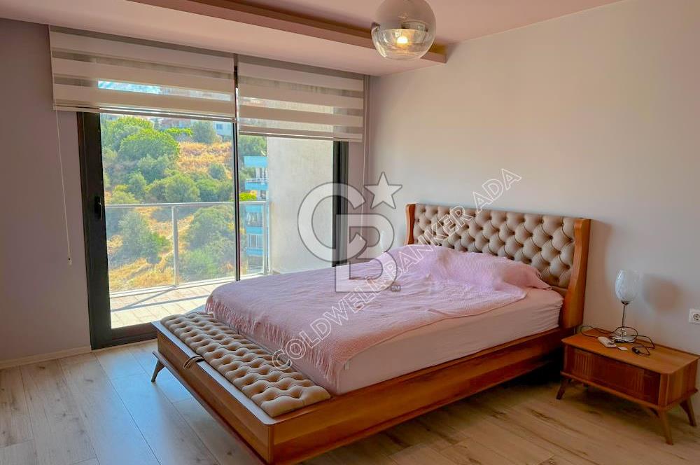 Kuşadası Terrace Ada Sitesi'nde Panoramik Deniz Manzaralı Satılık 3+1 Lüks Daire