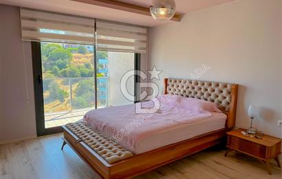 Kuşadası Terrace Ada Sitesi'nde Panoramik Deniz Manzaralı Satılık 3+1 Lüks Daire