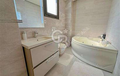 Kuşadası Terrace Ada Sitesi'nde Panoramik Deniz Manzaralı Satılık 3+1 Lüks Daire