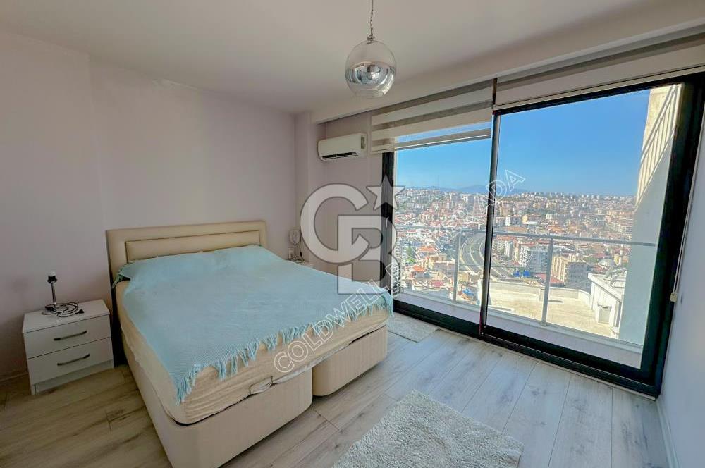Kuşadası Terrace Ada Sitesi'nde Panoramik Deniz Manzaralı Satılık 3+1 Lüks Daire