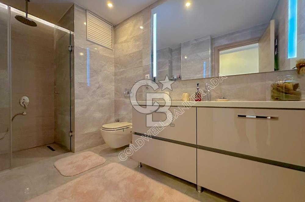 Kuşadası Terrace Ada Sitesi'nde Panoramik Deniz Manzaralı Satılık 3+1 Lüks Daire
