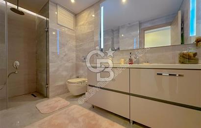 Kuşadası Terrace Ada Sitesi'nde Panoramik Deniz Manzaralı Satılık 3+1 Lüks Daire