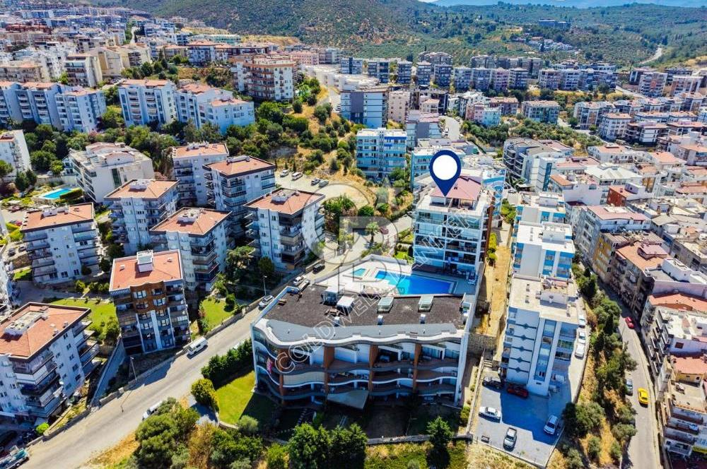 Kuşadası Terrace Ada Sitesi'nde Panoramik Deniz Manzaralı Satılık 3+1 Lüks Daire
