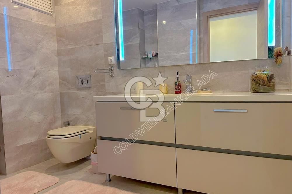 Kuşadası Terrace Ada Sitesi'nde Panoramik Deniz Manzaralı Satılık 3+1 Lüks Daire