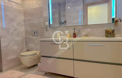 Kuşadası Terrace Ada Sitesi'nde Panoramik Deniz Manzaralı Satılık 3+1 Lüks Daire