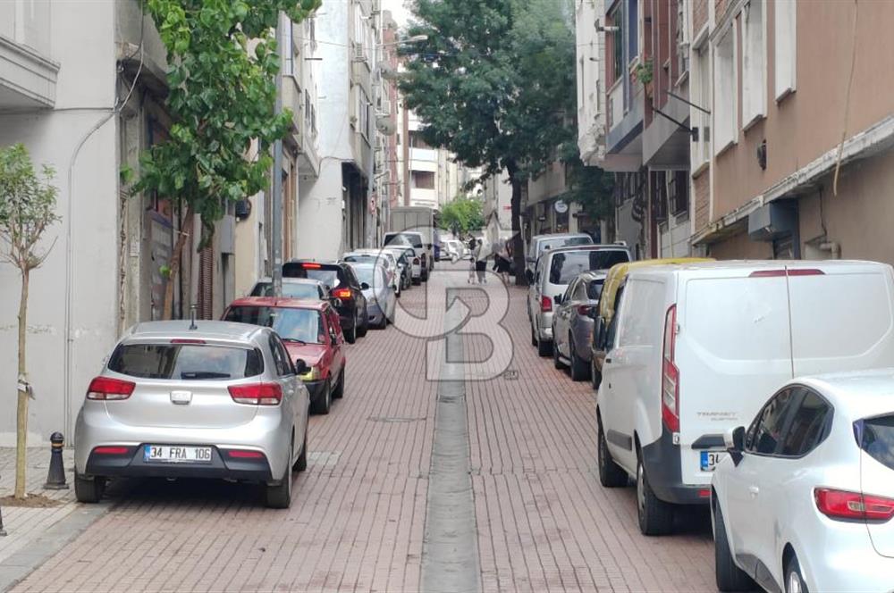 Bayrampaşa Orta Mahallede Bahçe Kullanımlı 3 + 1 Daire