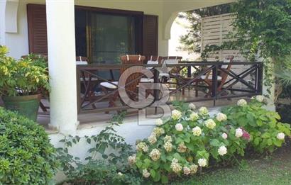 ÇEŞME ALAÇATI'DA MERKEZE ÇOK YAKIN EŞYALI KİRALIK MÜSTAKİL VİLLA