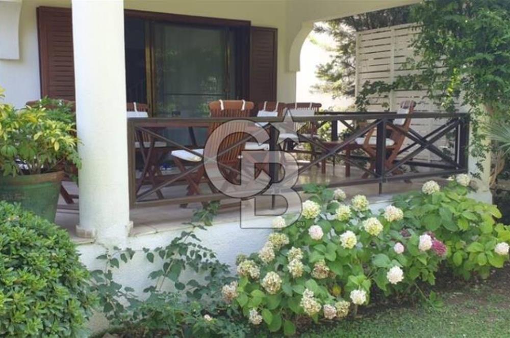 ÇEŞME ALAÇATI'DA MERKEZE ÇOK YAKIN EŞYALI KİRALIK MÜSTAKİL VİLLA