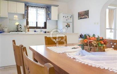 ÇEŞME ALAÇATI'DA MERKEZE ÇOK YAKIN EŞYALI KİRALIK MÜSTAKİL VİLLA