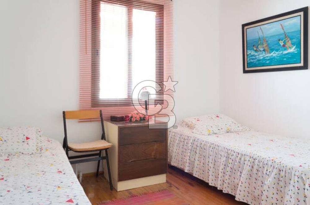 ÇEŞME ALAÇATI'DA MERKEZE ÇOK YAKIN EŞYALI KİRALIK MÜSTAKİL VİLLA
