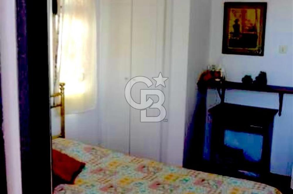 ÇEŞME ALAÇATI'DA MERKEZE ÇOK YAKIN EŞYALI KİRALIK MÜSTAKİL VİLLA