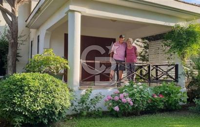 ÇEŞME ALAÇATI'DA MERKEZE ÇOK YAKIN EŞYALI KİRALIK MÜSTAKİL VİLLA
