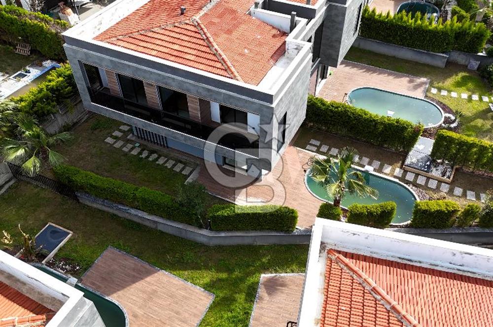 KUŞADASI GÜZELÇAMLI DA ÖZEL HAVUZLU 3+1 SATILIK VİLLA