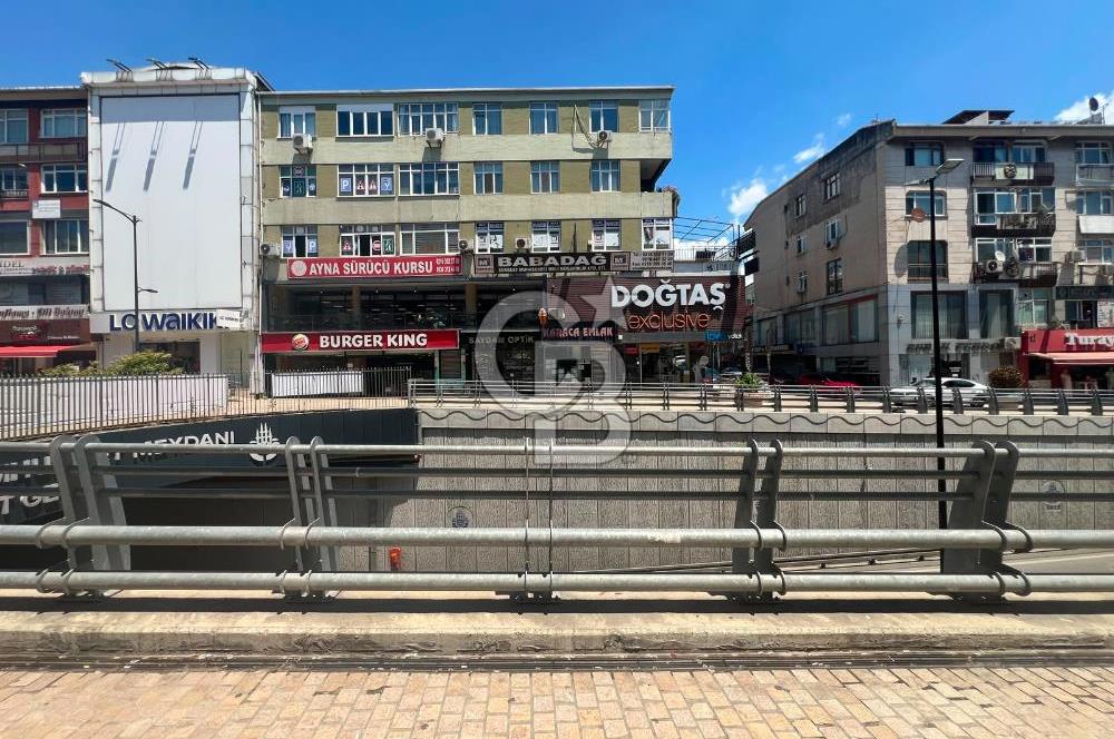 Maltepe Bağdat Caddesinde Satılık Kurumsal Kiracılı 560 mDükkan