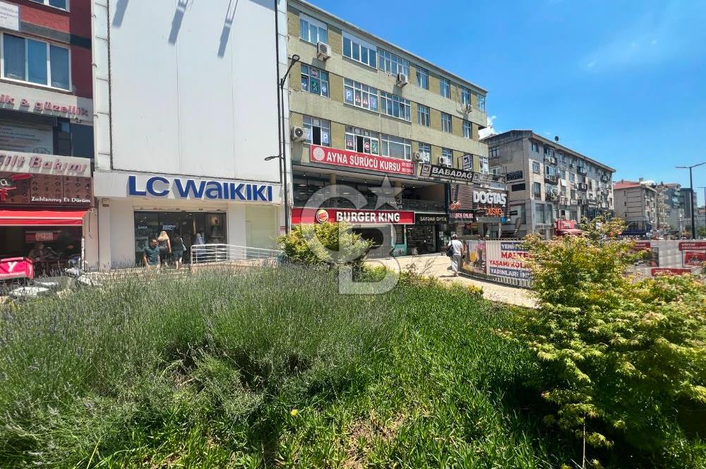 Maltepe Bağdat Caddesinde Satılık Kurumsal Kiracılı 560 mDükkan