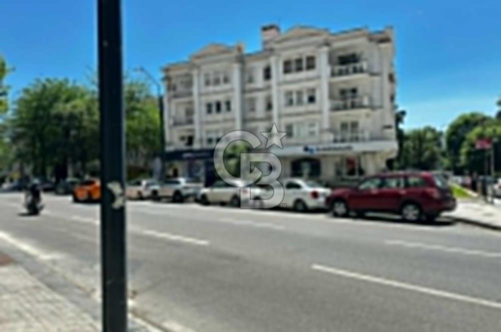Op.Dr.Cemil Topuzlu'da Büyük Kulüp'e 50m mesafede Satılık Dükkan