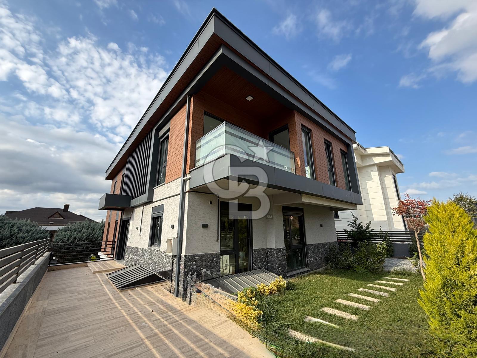 YALOVA MERKEZ KADIKÖY'DE SATILIK ULTRA LÜKS VİLLA