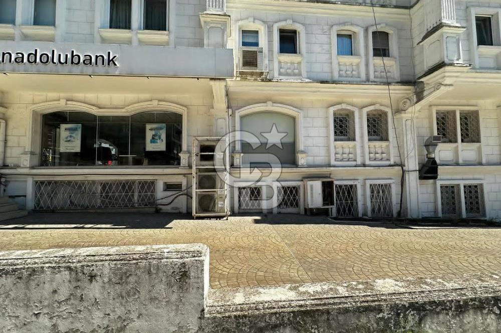 Op.Dr.Cemil Topuzlu'da Büyük Kulüp'e 50m mesafede Satılık Dükkan
