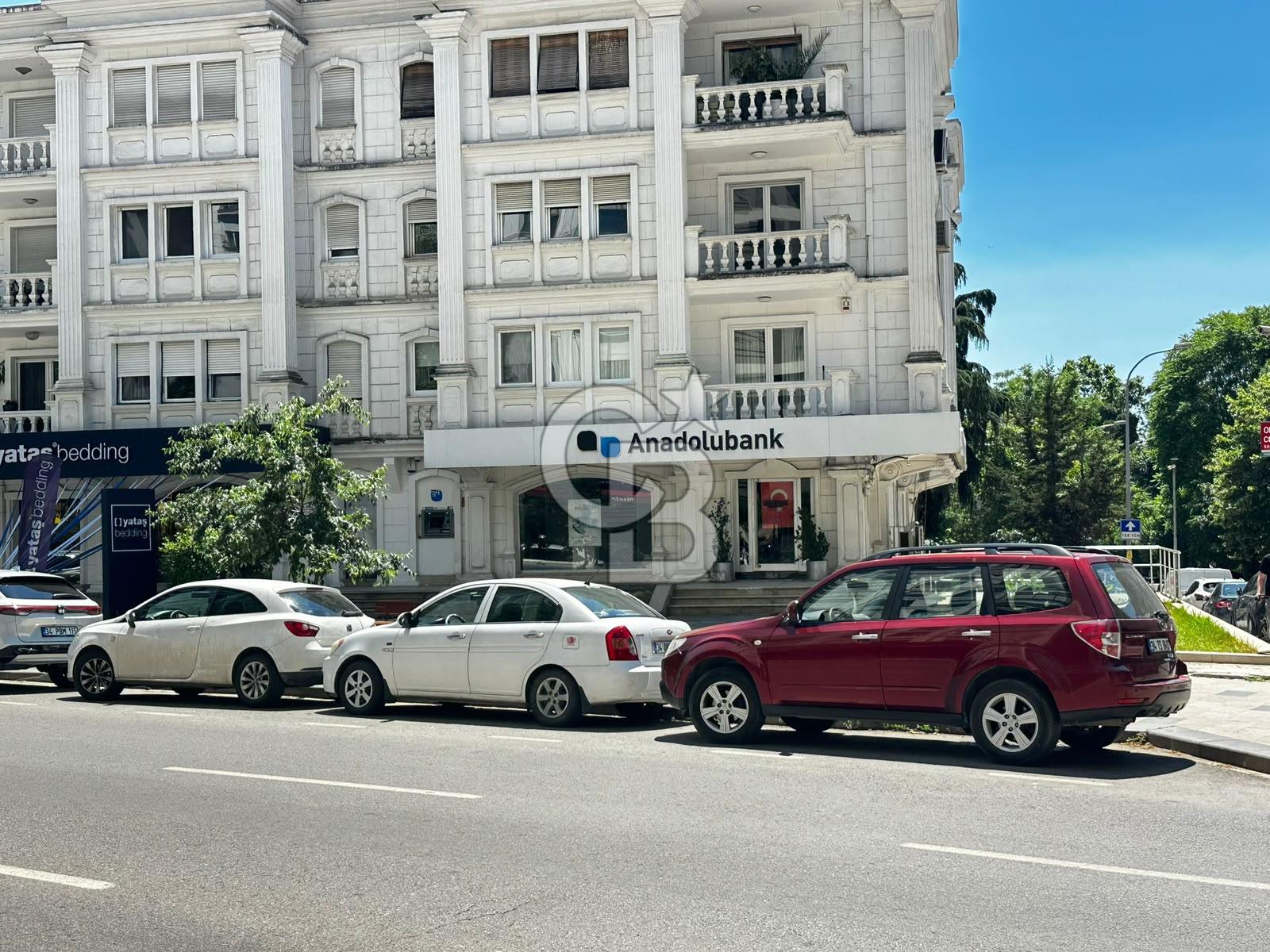 Op.Dr.Cemil Topuzlu'da Büyük Kulüp'e 50m mesafede Satılık Dükkan