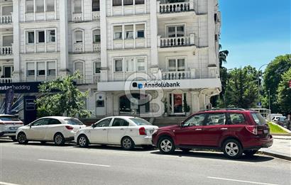 Op.Dr.Cemil Topuzlu'da Büyük Kulüp'e 50m mesafede Satılık Dükkan