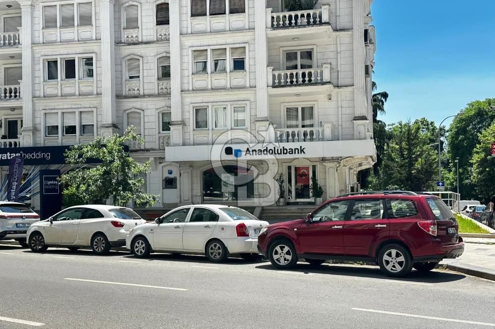 Op.Dr.Cemil Topuzlu'da Büyük Kulüp'e 50m mesafede Satılık Dükkan