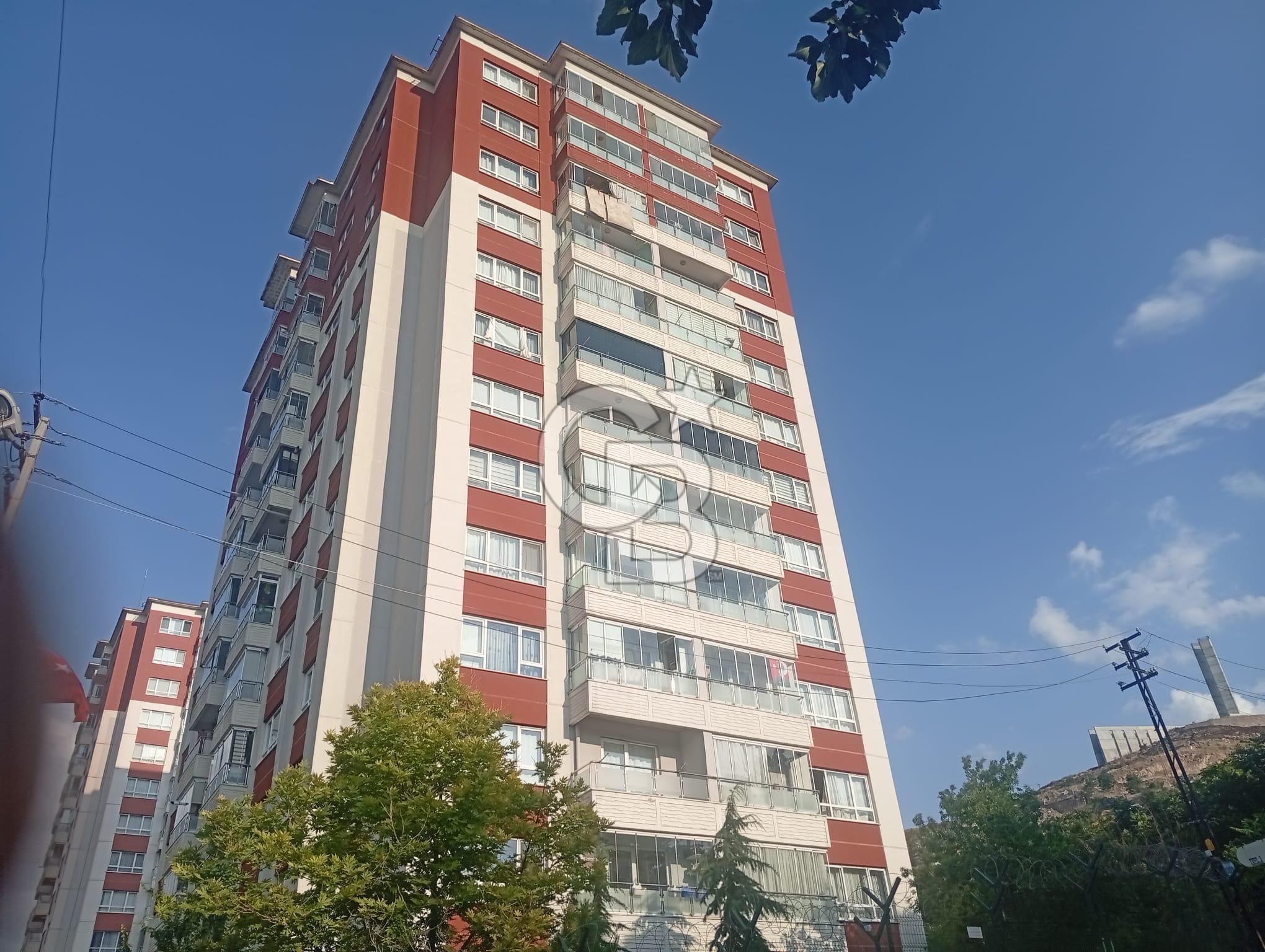 Gökçen Efe Sitesi'nde Metro Yanı Lüks Masrafsız 3+1 Daire