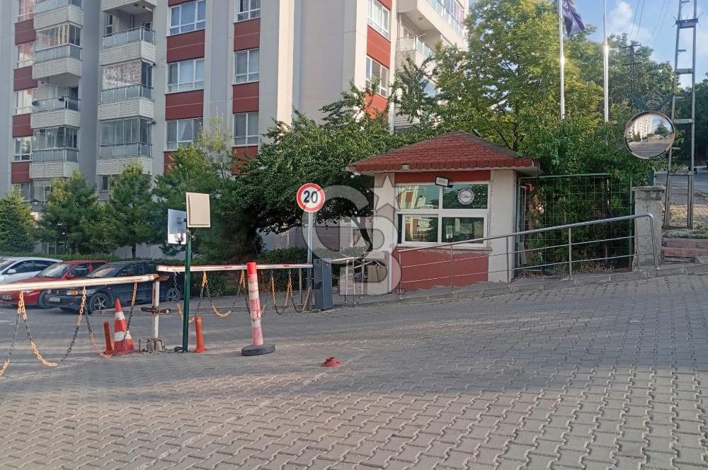 Gökçen Efe Sitesi'nde Metro Yanı Lüks Masrafsız 3+1 Daire